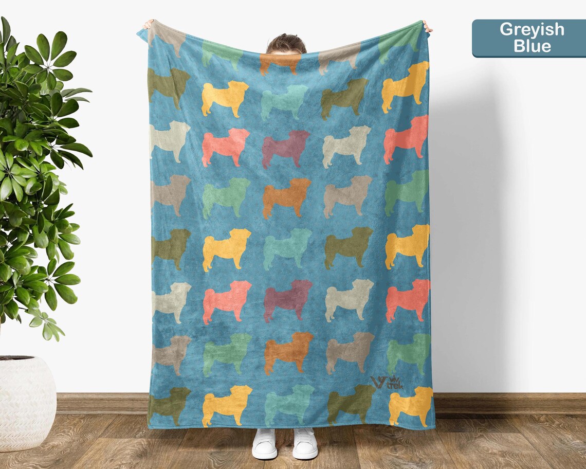 Retro Vintage Pug Dog Blanket Throw | Cozy Pug Lover Fleece Gift for Home | Unique Pet Graphic Blankets