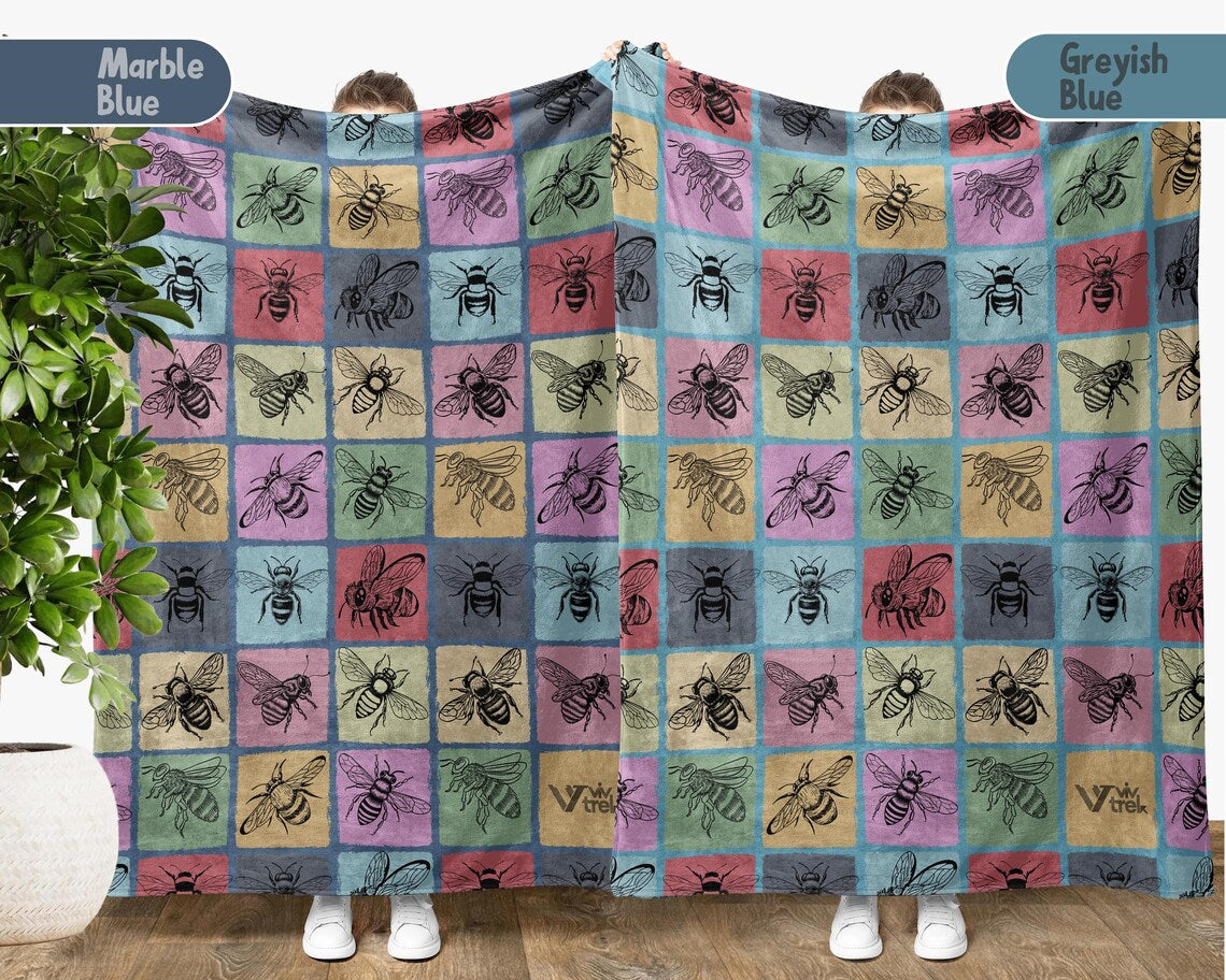 Vintage Bee Gift Blanket | Retro Bee Lover Throw | Cozy Fleece Blanket | Unique Nature Lover Present for Home Decor