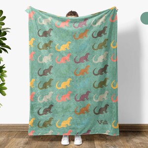 Vintage Otter Gift Blanket | Retro Wildlife Fleece Throw | Cozy Nature Lover Blankets | Unique Home Décor Gift