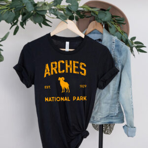 US Arches National Park Utah Ram Mascot Camping T-shirt