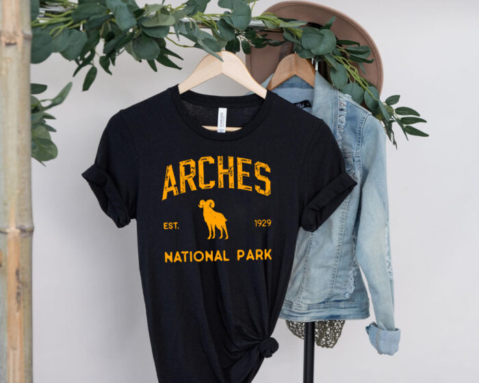 US Arches National Park Utah Ram Mascot Camping T-shirt