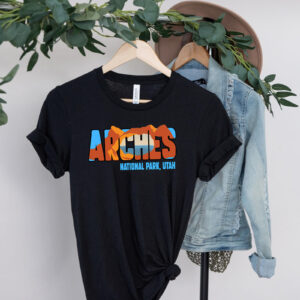Arches National Park Typography Utah USA Parks T-shirt