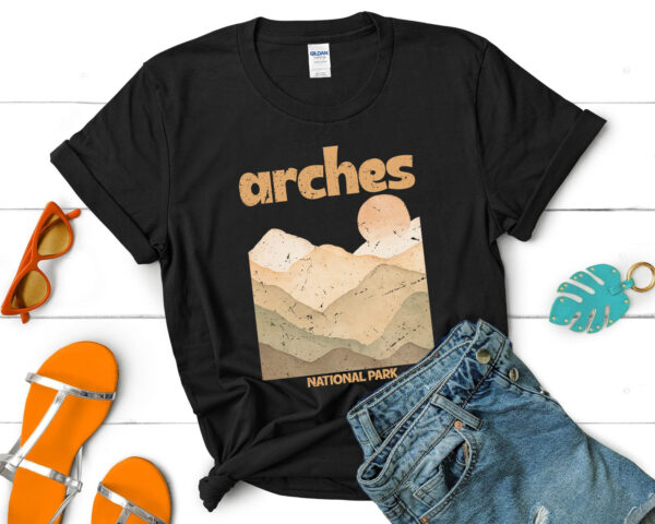 Vintage Arches National Park Utah T-shirt