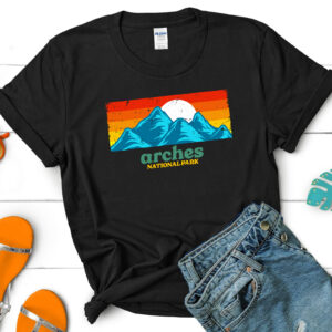 Retro Arches National Park Utah Souvenirs T-shirt