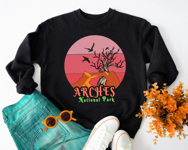 Retro Arches National Park Utah USA Parks Sweatshirt