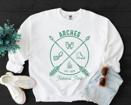 Retro Arches National Park Utah US Parks Sweatshirt
