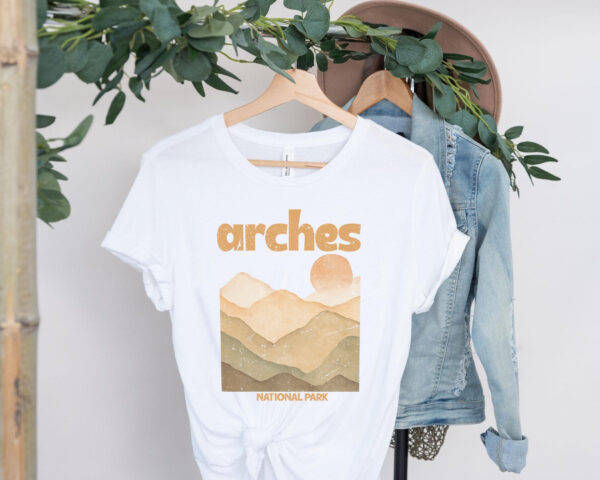 Vintage Arches National Park Utah T-shirt